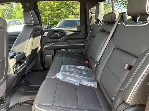 New 2026 GMC Sierra 1500 AT4X w/ LPO, Black Badging Package AWD/4WD image 6