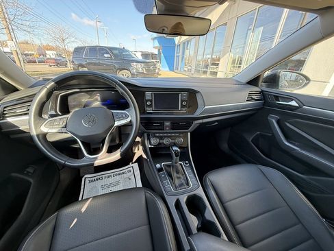 Used 2024 Volkswagen Jetta SE image 6