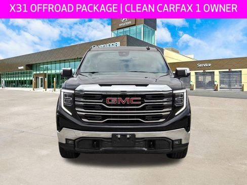 Used 2022 GMC Sierra 1500 SLT w/ SLT Convenience Package image 2