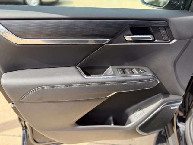 Used 2025 GMC Acadia Elevation FWD image 7