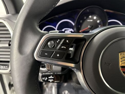 Certified 2023 Porsche Cayenne Platinum Edition image 38