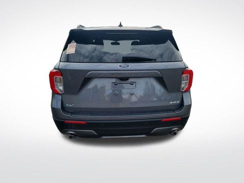 Used 2022 Ford Explorer XLT w/ Equipment Group 202A image 4