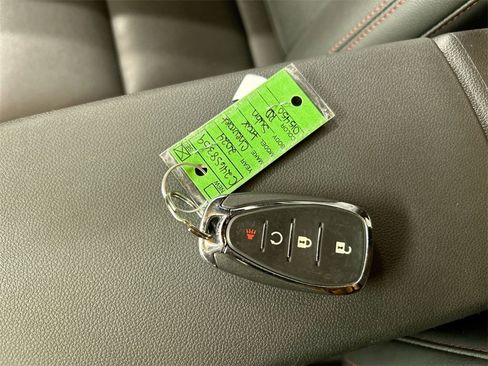 Used 2024 Chevrolet Trax RS w/ Sunroof Package image 12