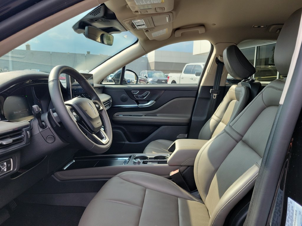 Certified 2023 Lincoln Corsair AWD w/ Equipment Group 101A image 18