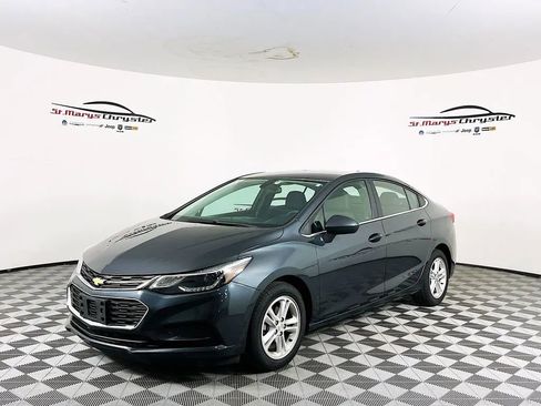 Used 2017 Chevrolet Cruze LT image 4