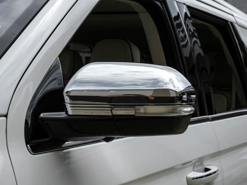 Used 2020 Lincoln Navigator Black Label w/ Cargo Convenience Package AWD/4WD image 41