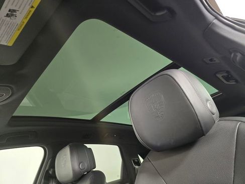 Used 2024 Porsche Cayenne image 24