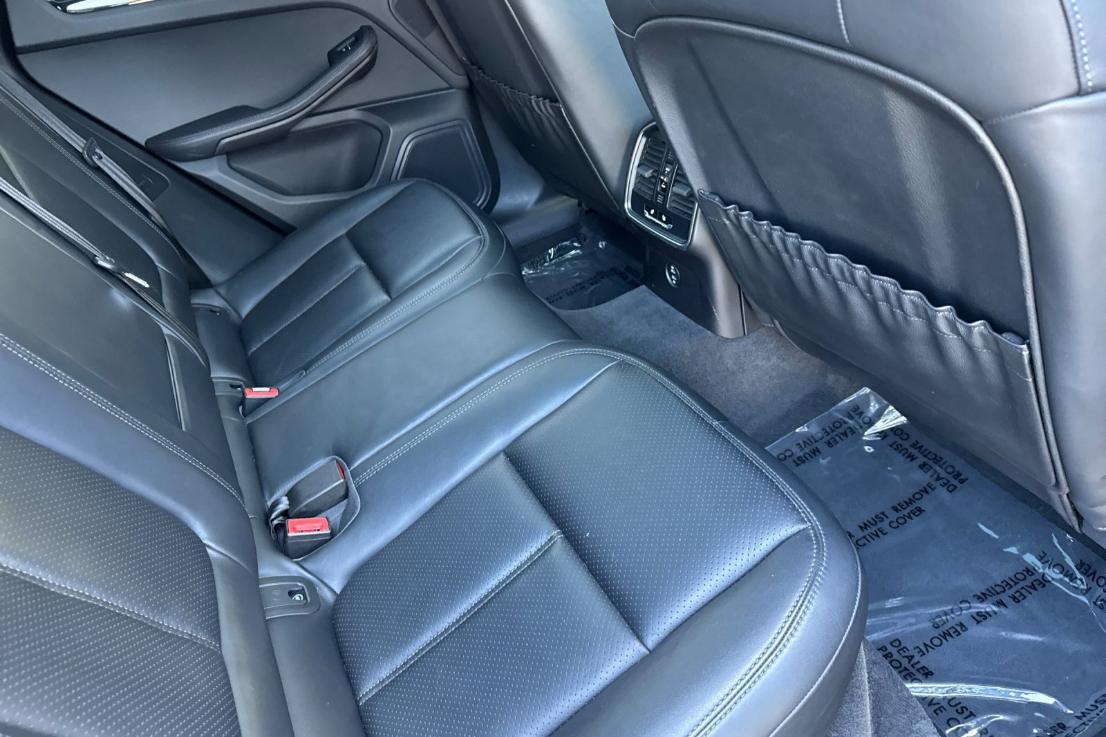Used 2024 Porsche Macan AWD/4WD image 33