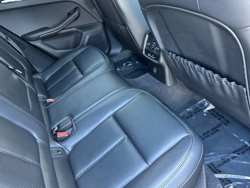 Used 2024 Porsche Macan AWD/4WD image 33
