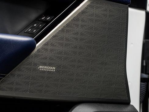 Used 2021 Land Rover Range Rover Velar R-Dynamic S image 32