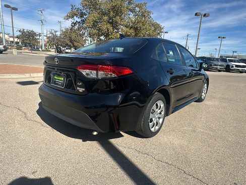 Used 2025 Toyota Corolla LE image 4