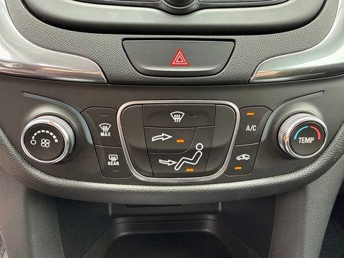 Used 2019 Chevrolet Equinox LT w/ LPO, Floor Liner Package FWD image 31