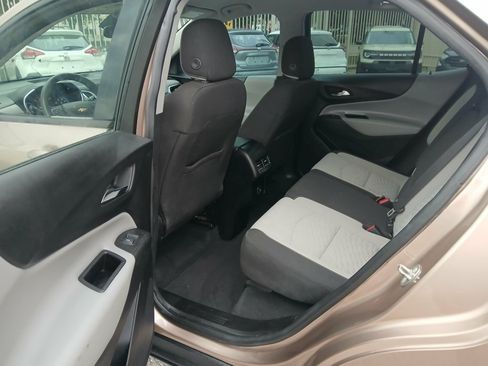 Used 2019 Chevrolet Equinox LS FWD image 11