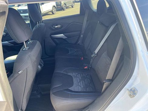 Used 2020 Jeep Cherokee Latitude image 14