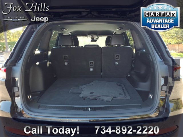Certified 2025 Jeep Grand Cherokee Limited w/ Black Appearance Package AWD/4WD image 10