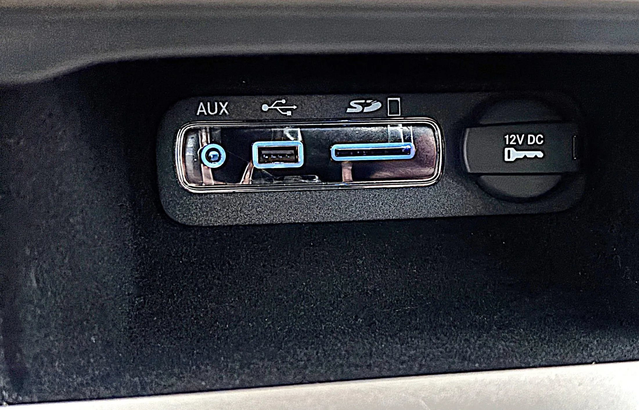 Used 2014 Jeep Grand Cherokee Overland AWD/4WD image 25