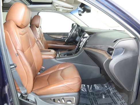Used 2019 Cadillac Escalade ESV Premium Luxury image 13
