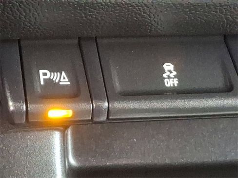 Used 2020 Chevrolet Colorado LT w/ Safety Package image 24