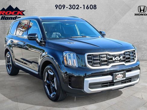 Used 2025 Kia Telluride S FWD image 3
