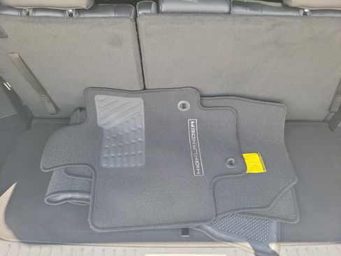Used 2021 Toyota Highlander XSE FWD image 18