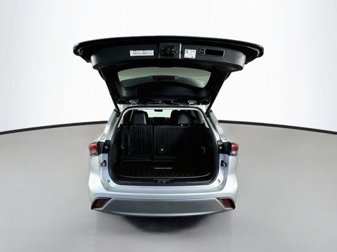 Used 2022 Toyota Highlander Platinum FWD image 30