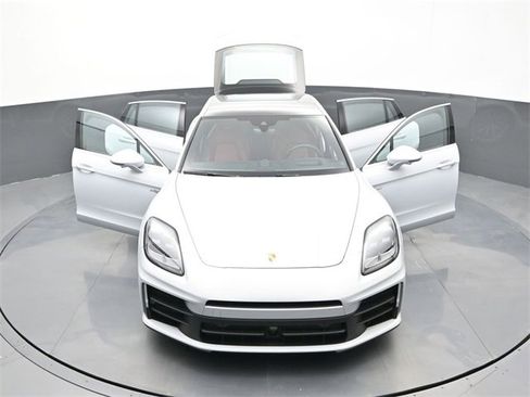 Used 2025 Porsche Panamera 4 image 32