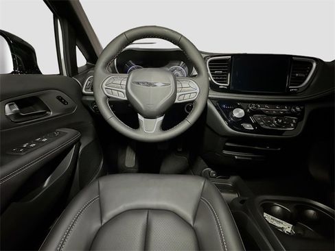 New 2026 Chrysler Pacifica Select image 26