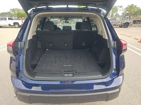 Used 2025 Nissan Rogue SV AWD/4WD image 14