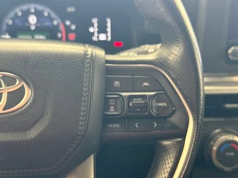 Used 2025 Toyota 4Runner SR5 AWD/4WD image 15
