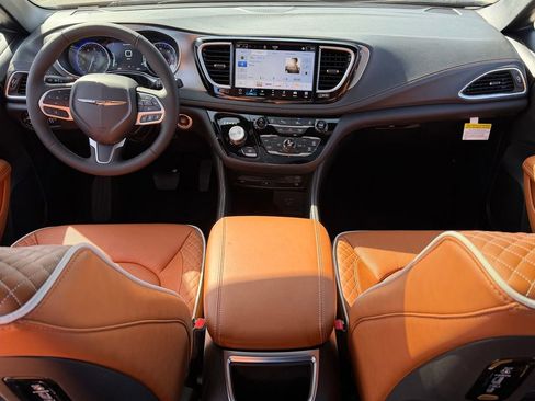 New 2026 Chrysler Pacifica Pinnacle image 17