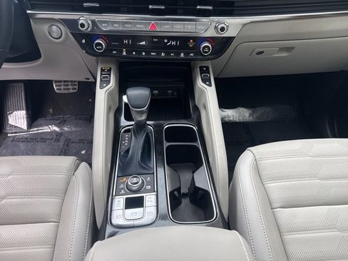 Certified 2024 Kia Telluride SX Prestige w/ Towing Package image 13