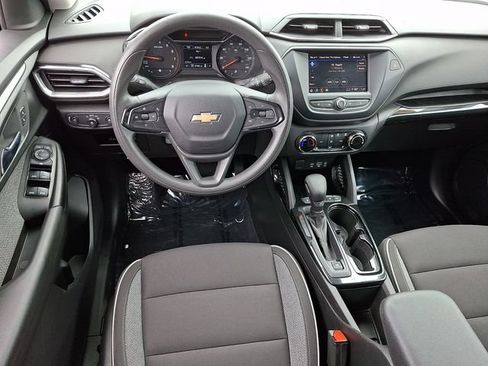 Used 2022 Chevrolet TrailBlazer LT w/ LPO, Blackout Package AWD/4WD image 12