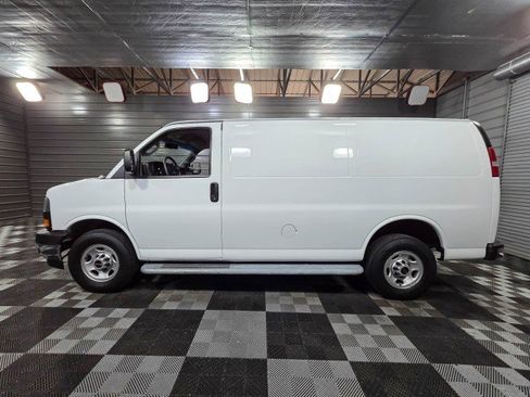 Used 2023 GMC Savana 2500 w/ Driver Convenience Package image 8