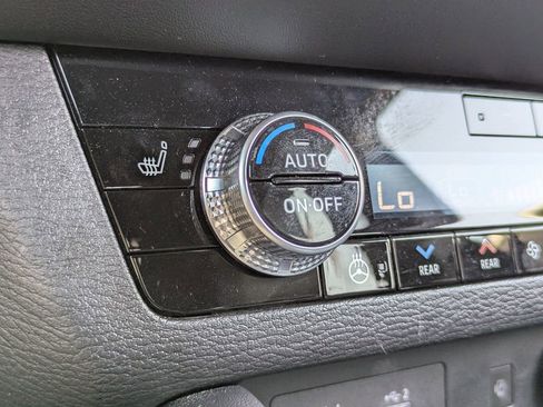 Used 2025 Mitsubishi Outlander SEL AWD/4WD image 25