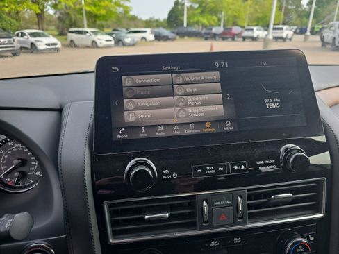 Used 2021 Nissan Armada SL w/ Captain's Chairs Package image 24