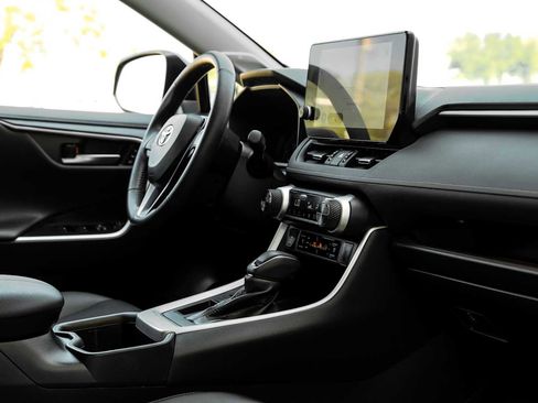 Used 2023 Toyota RAV4 Limited image 25