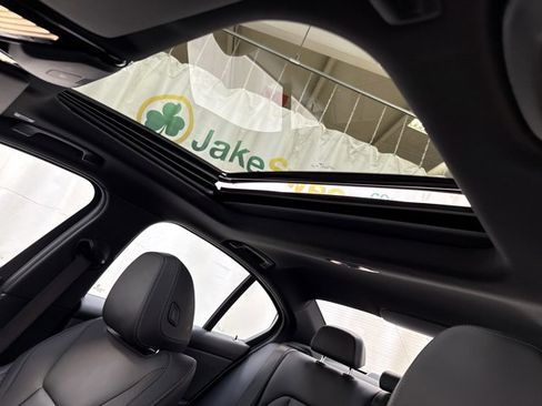 Used 2024 BMW 330e xDrive image 24