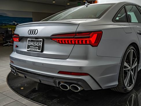 Used 2022 Audi S6 Premium Plus w/ S Sport Package AWD/4WD image 17