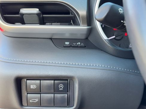 Used 2023 Toyota Highlander XLE image 29