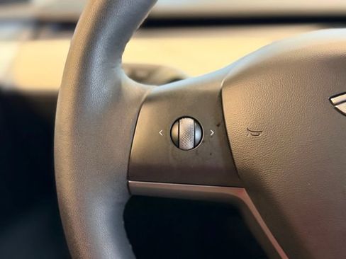 Used 2022 Tesla Model Y Performance AWD/4WD image 25