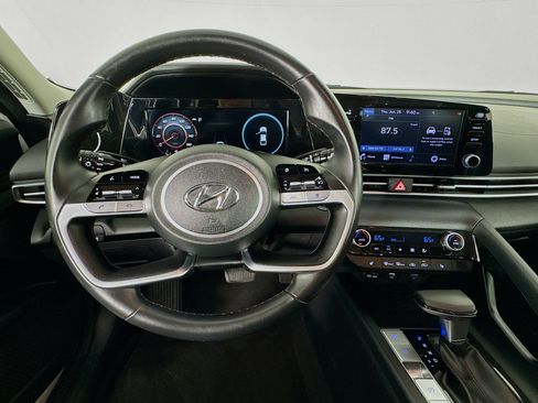 Used 2022 Hyundai Elantra SEL w/ Convenience Package FWD image 11