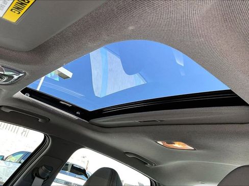 Certified 2025 Hyundai Elantra SEL FWD image 12
