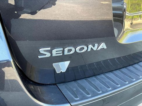 Used 2021 Kia Sedona LX FWD image 23