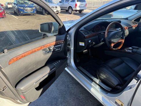 Used 2010 Mercedes-Benz S 550 w/ Sport Pkg image 9