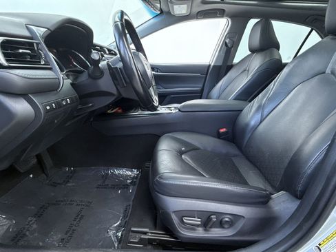 Used 2019 Toyota Camry XSE FWD image 11