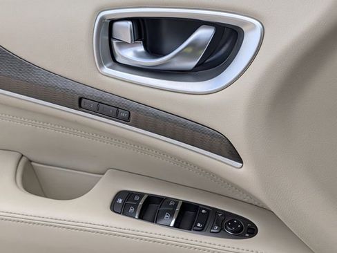 Used 2019 INFINITI QX60 Luxe w/ Essential Package FWD image 24