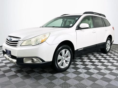 Used 2010 Subaru Outback 3.6R Limited AWD/4WD image 4