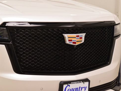 Used 2023 Cadillac Escalade ESV Sport Platinum w/ Heavy-Duty Trailer Package AWD/4WD image 11