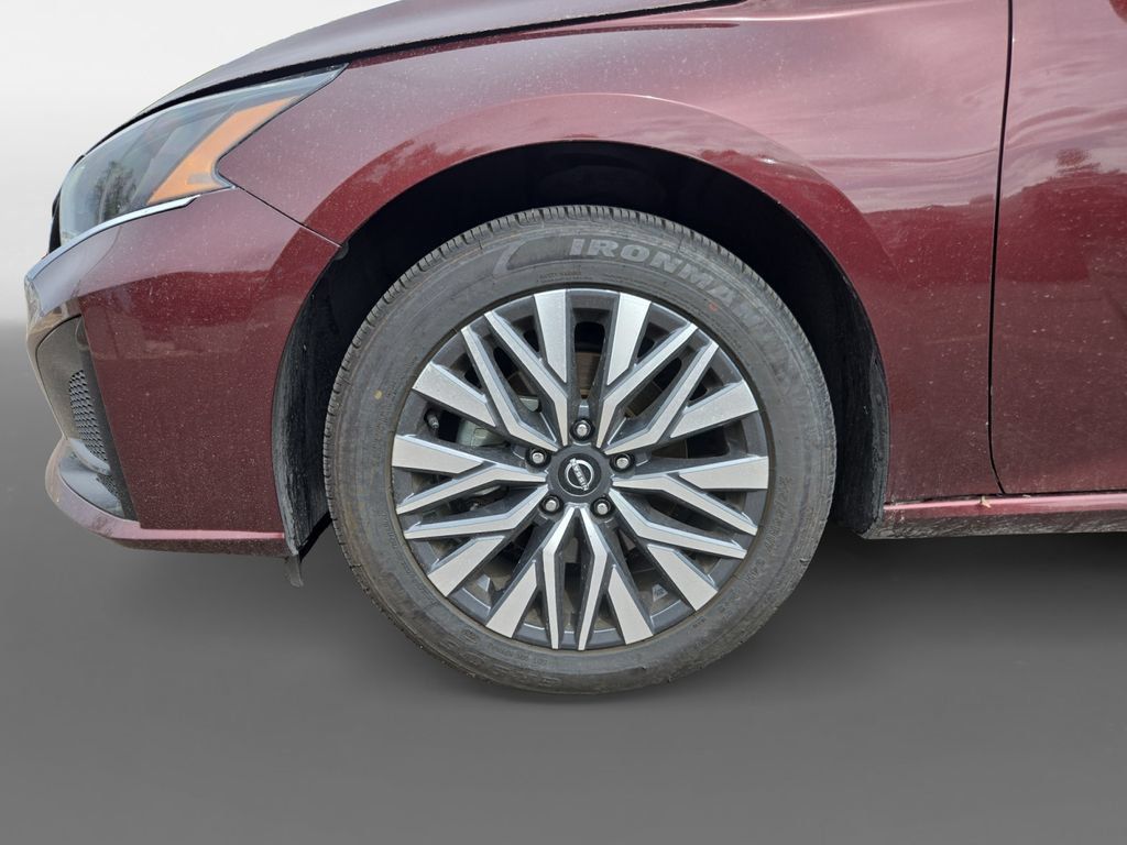 Used 2024 Nissan Altima 2.5 SV AWD/4WD image 15