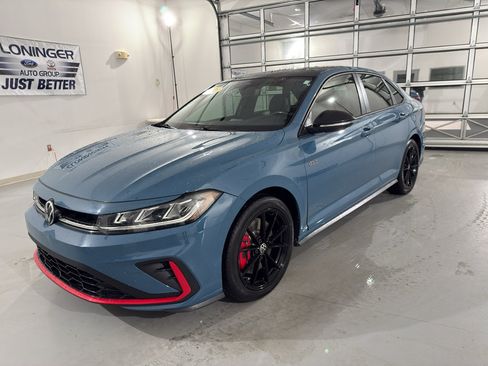 Used 2025 Volkswagen Jetta GLI Autobahn image 3